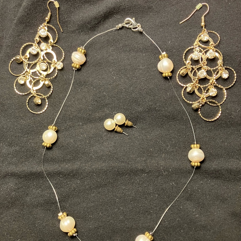 Elegant Gold and Pearl Jewelry Set